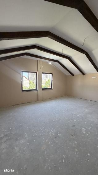 Apartament cu 5 camere în Sud