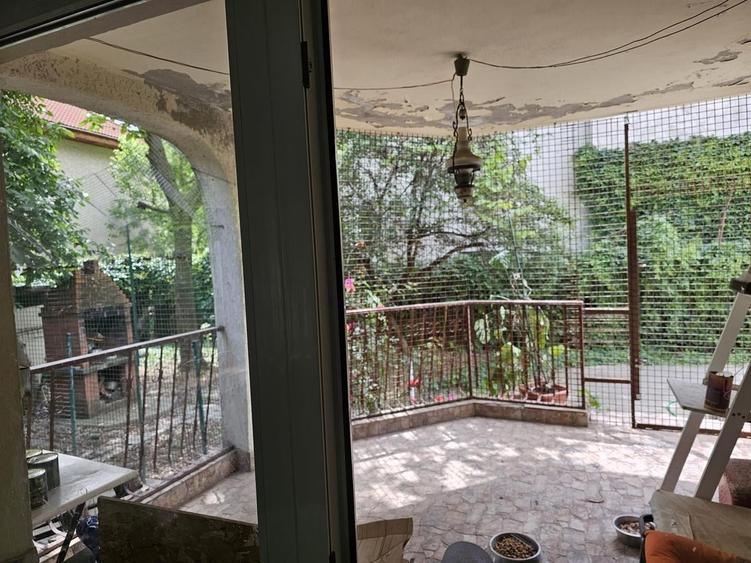 Casă individuală cu 5 camere cu Canalizare în Ultracentral