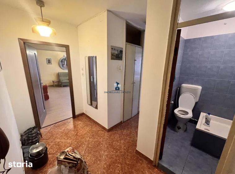Apartament cu 4 camere semidecomandat în Berceni