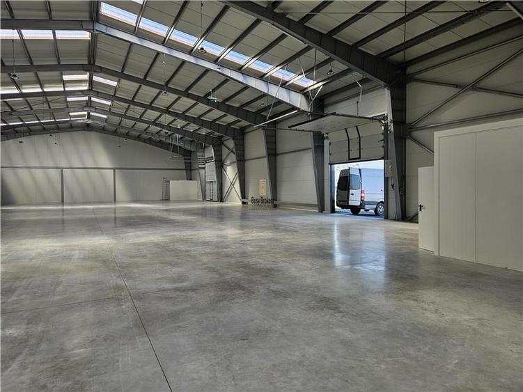 Spațiu industrial, de 2,200 mp, în Periferie
