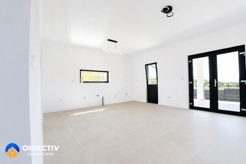 Casă cu 4 camere cu Teren 500 Mp în Est