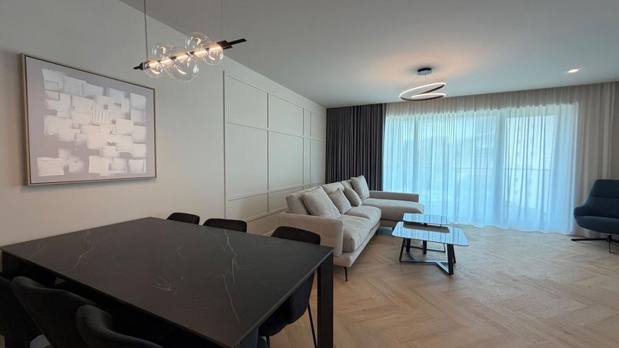 Apartament cu 4 camere în Pipera