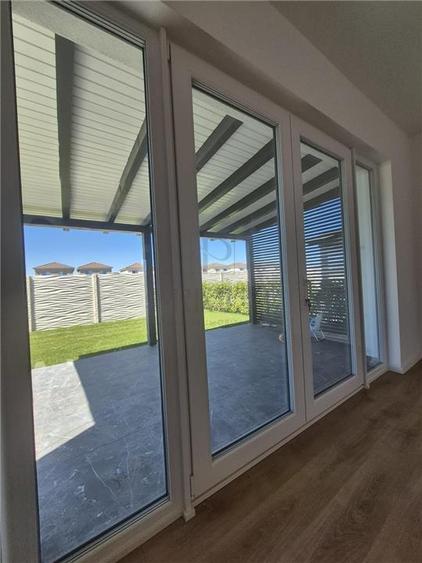Duplex cu 5 camere cu Canalizare în Moșnița Nouă