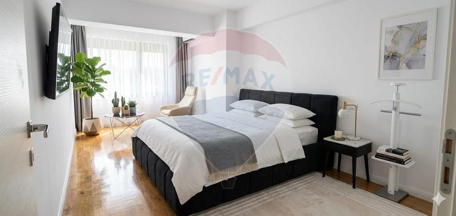 Apartament cu 4 camere decomandat în Băneasa