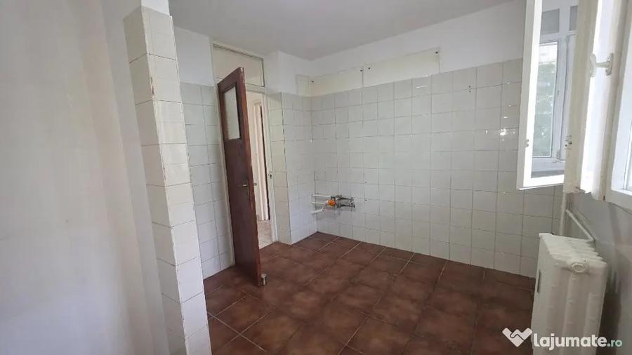 Apartament cu 2 camere decomandat în Titan