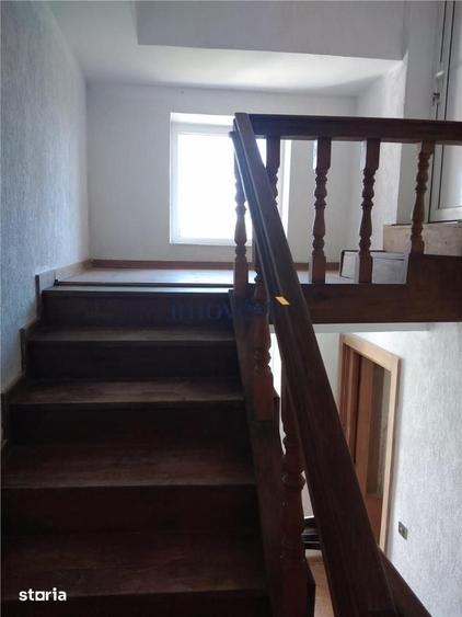 Casă cu 6 camere cu Teren 600 Mp în Păulești