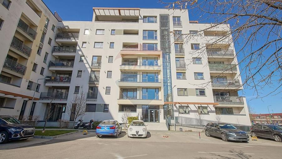 Penthouse cu 4 camere decomandat în Tractorul