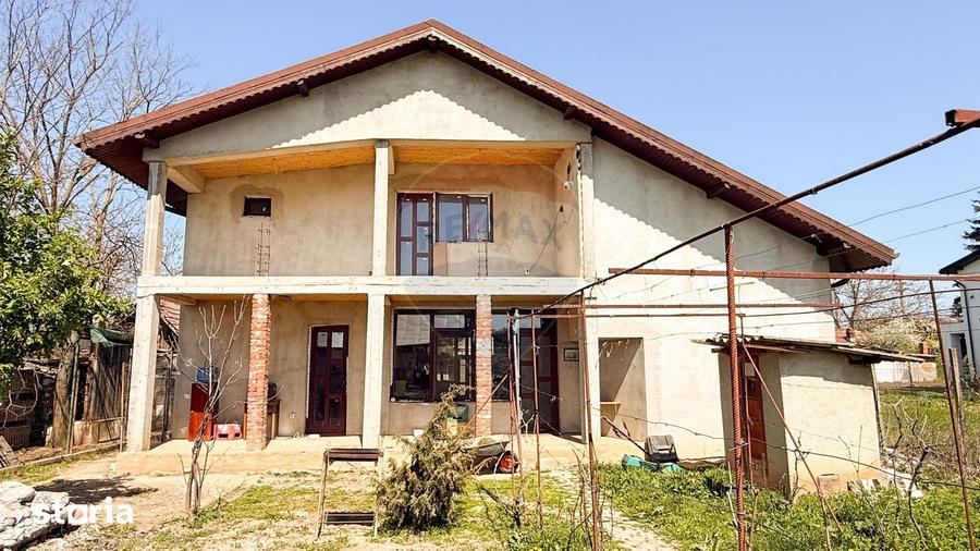 Casă cu 7 camere cu Teren 1592 Mp în Periș