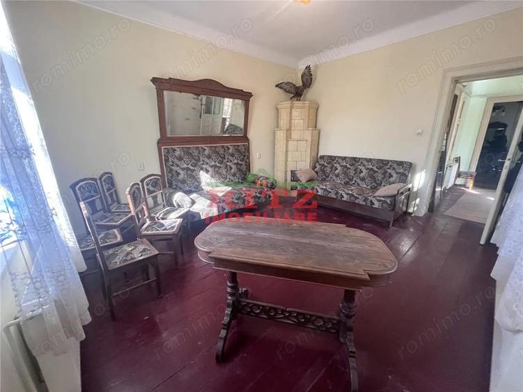 Casă cu 3 camere cu Teren 1623 Mp în Central