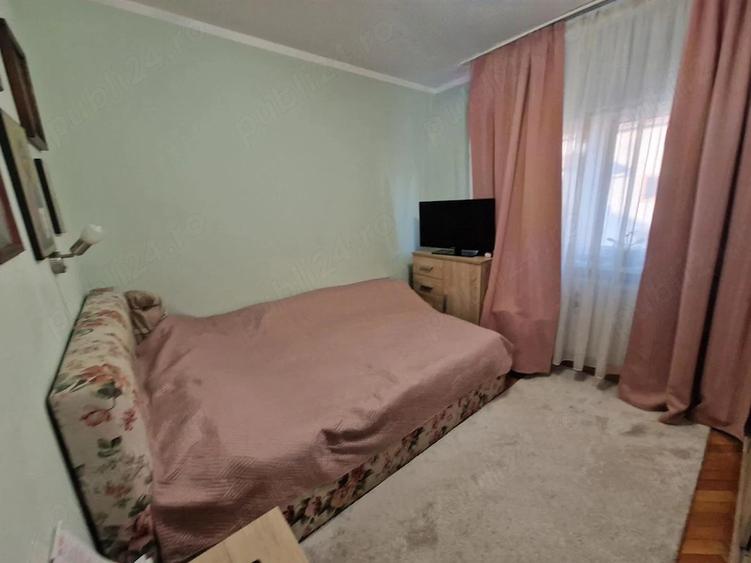 Apartament cu 3 camere decomandat, mobilat în Aradului