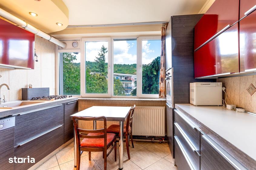 Apartament cu 3 camere semidecomandat în Grigorescu