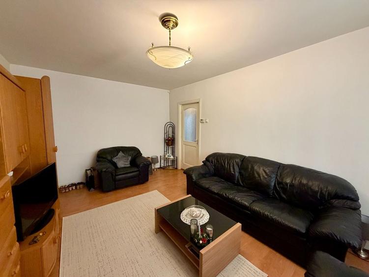 Apartament cu 2 camere decomandat, mobilat în Central