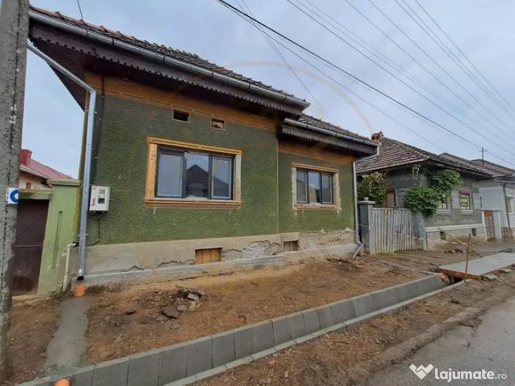 Casă cu 3 camere cu Canalizare în Drăguș