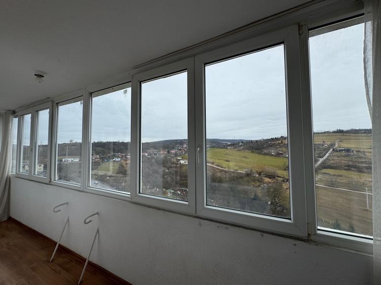 Apartament cu 2 camere decomandat în Dâmbu Pietros