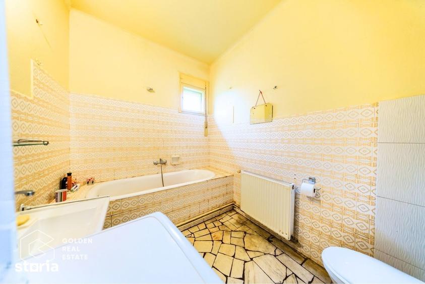 Casă cu 5 camere cu Teren 2880 Mp în Zimandu Nou