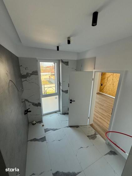 Casă cu 5 camere cu Teren 200 Mp în Glina