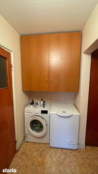 Apartament cu 4 camere decomandat în Valea Ialomiței