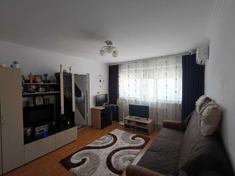 Apartament cu 2 camere în Micro 6