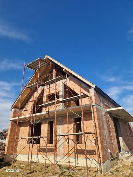 Casă cu 4 camere cu Teren 750 Mp în Coltău