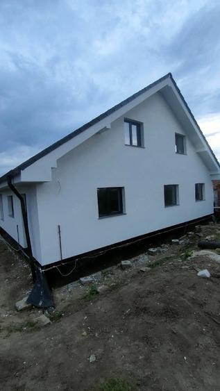 Casă cu 7 camere cu Teren 900 Mp în Ciugud