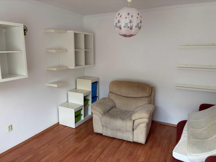 Casă cu 4 camere decomandat cu Teren 450 Mp în Între Lacuri