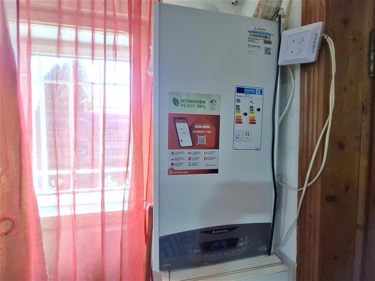 Casă individuală cu 2 camere cu Canalizare în Vest