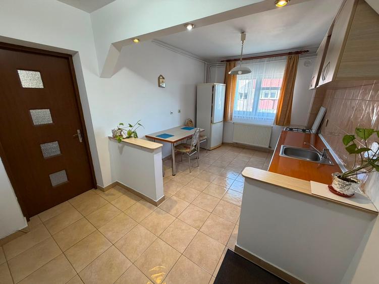 Apartament cu 2 camere semidecomandat în 13 Septembrie