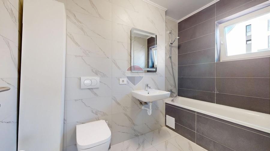 Apartament cu 3 camere decomandat, mobilat în Tractorul