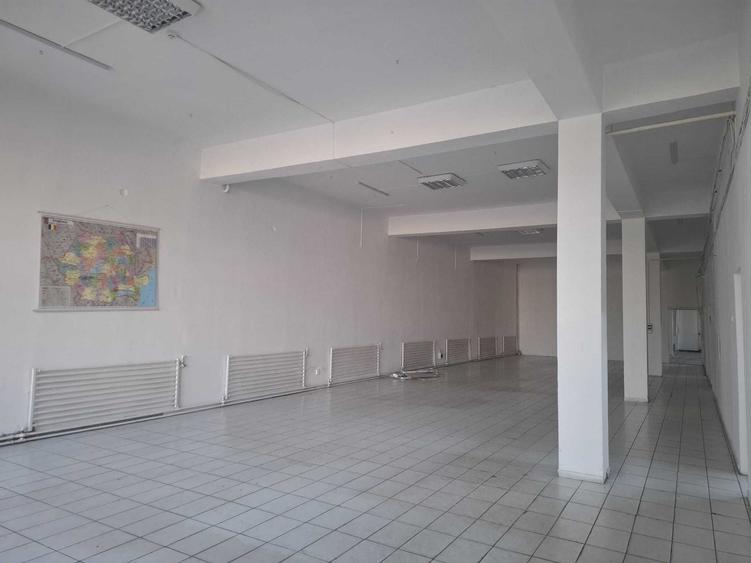Spațiu comercial, de 800 mp, în Bârzești