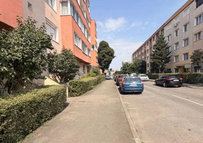 Apartament cu 2 camere decomandat în Craiter