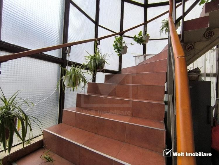 Casă individuală cu 13 camere cu Canalizare în Calea Turzii