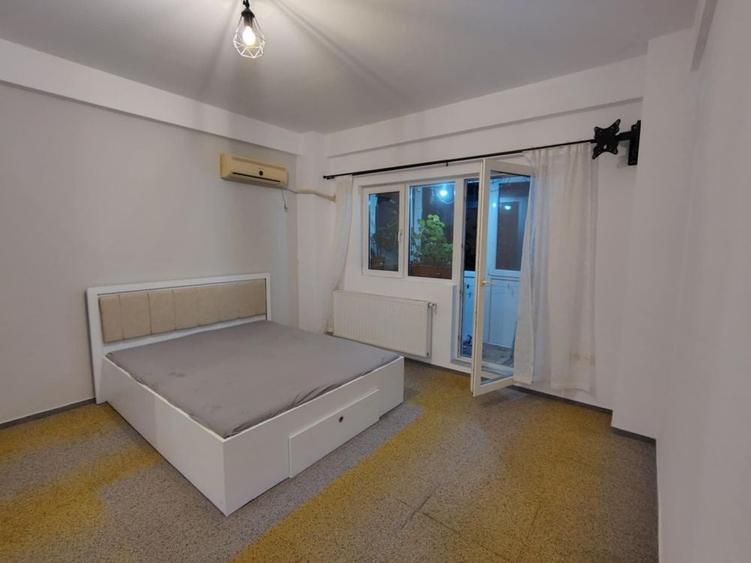 Garsonieră în Roșu