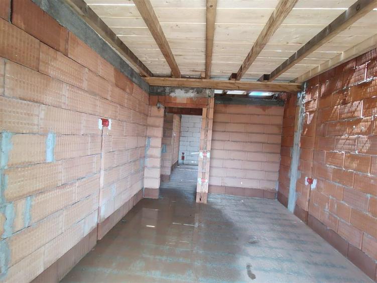 Casă individuală cu 4 camere cu Canalizare în Lisaura