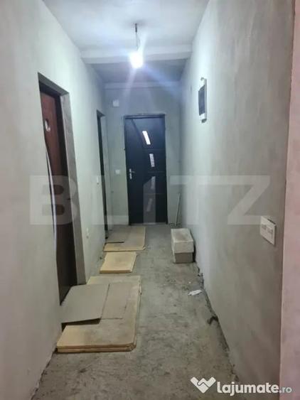 Casă cu 7 camere cu Teren 718 Mp în Central