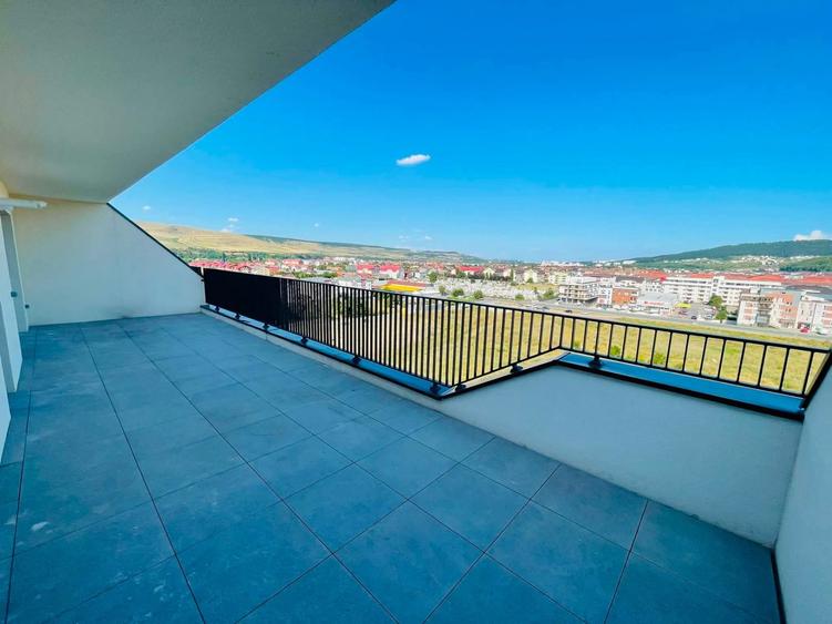Apartament cu 3 camere semidecomandat, mobilat în Florești