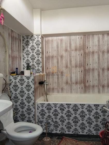 Apartament cu 4 camere decomandat în Olteniței