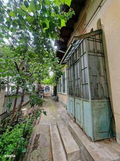 Casă cu 4 camere în Tineretului