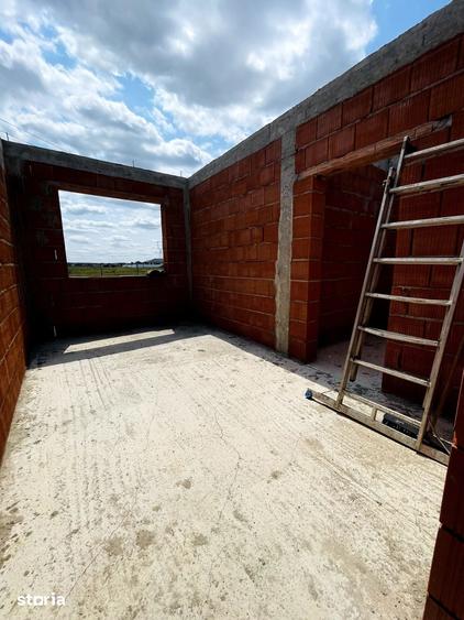 Casă cu 3 camere cu Teren 500 Mp în Sânmartin