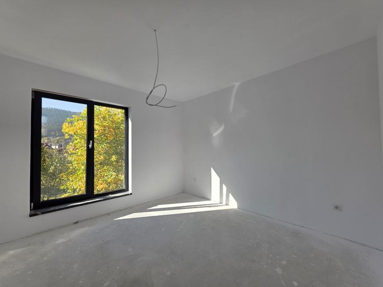 Duplex cu 4 camere decomandat cu Canalizare în Râșnov