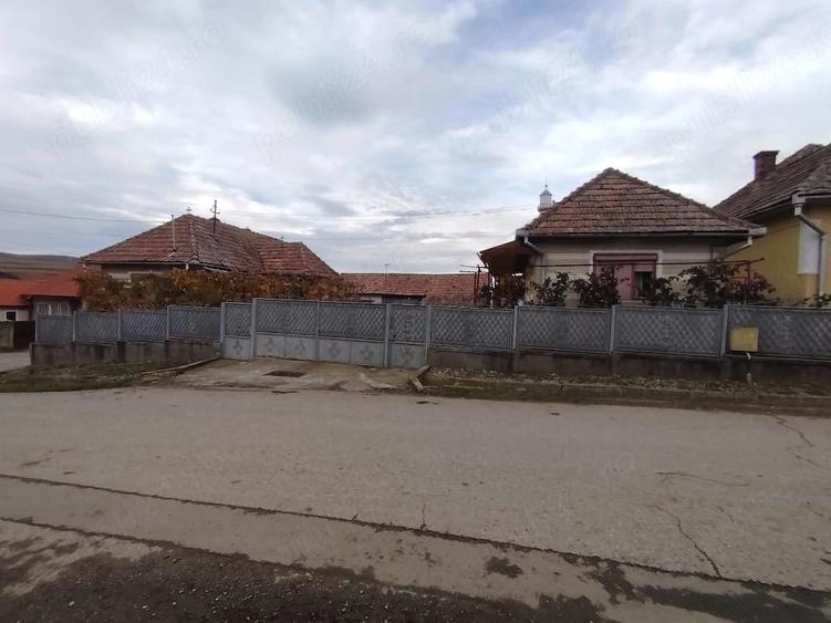 Casă cu 2 camere cu Teren 1300 Mp în Central