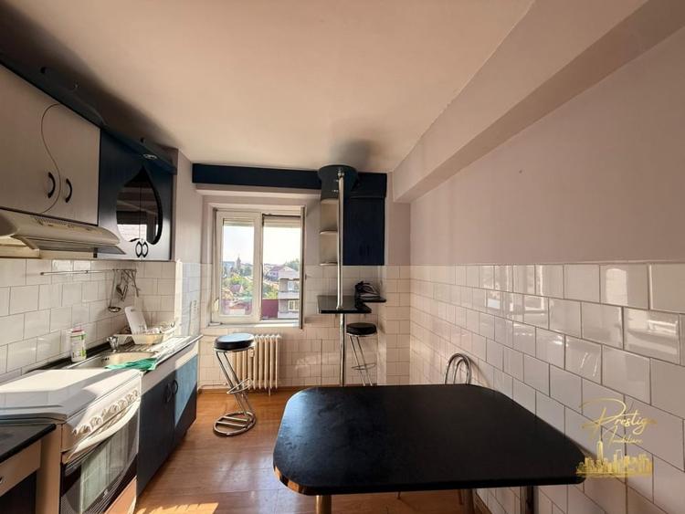 Apartament cu 3 camere decomandat în Cantemir