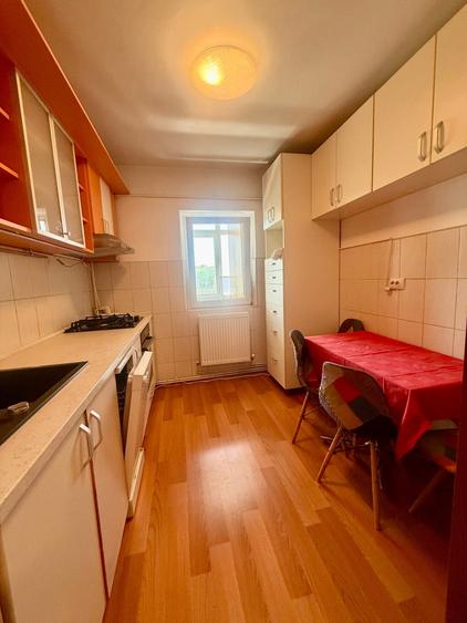 Apartament cu 3 camere decomandat, mobilat în Canta