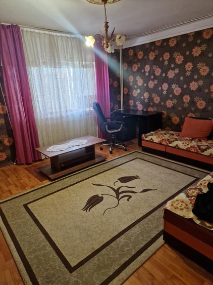 Apartament cu 3 camere decomandat în Colentina