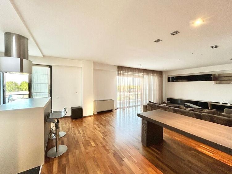 Apartament cu 4 camere decomandat, mobilat în Iancu Nicolae