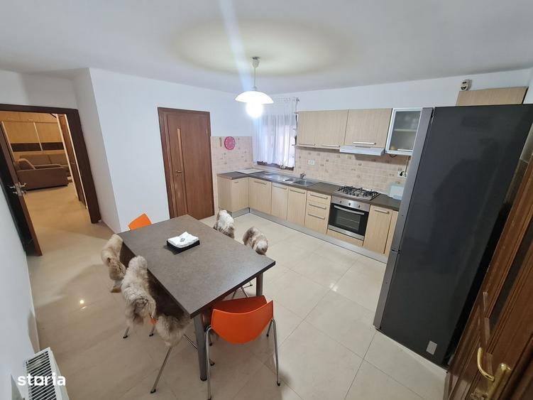Casă cu 4 camere decomandat în Central