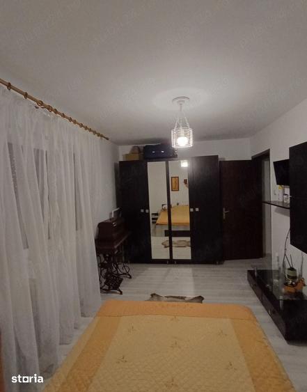 Apartament cu 3 camere semidecomandat în Valea Rosie