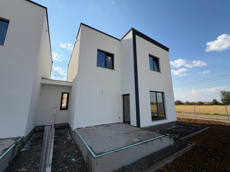Apartament cu 3 camere decomandat în Giroc