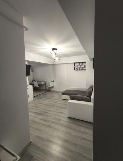 Apartament cu 2 camere semidecomandat în Cârlig