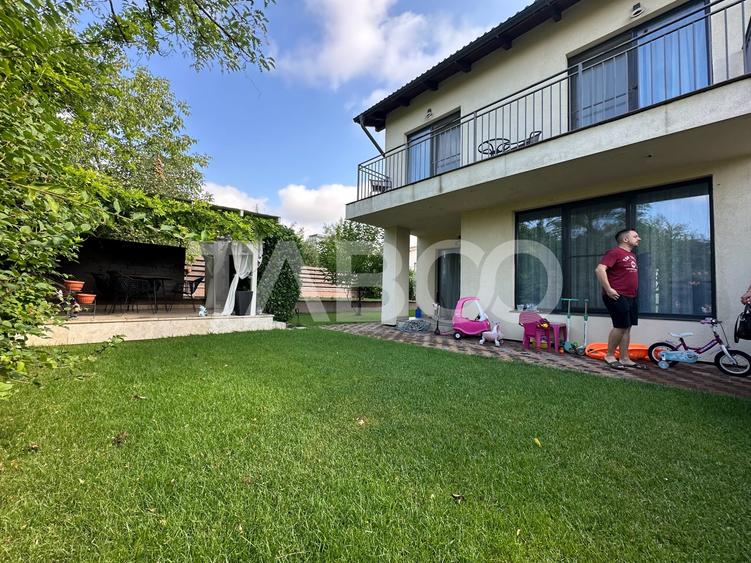 Duplex cu 4 camere cu Canalizare în Dâmbul Rotund