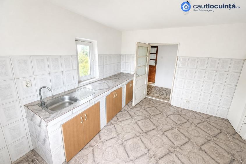 Casă individuală cu 5 camere cu Canalizare în Micești